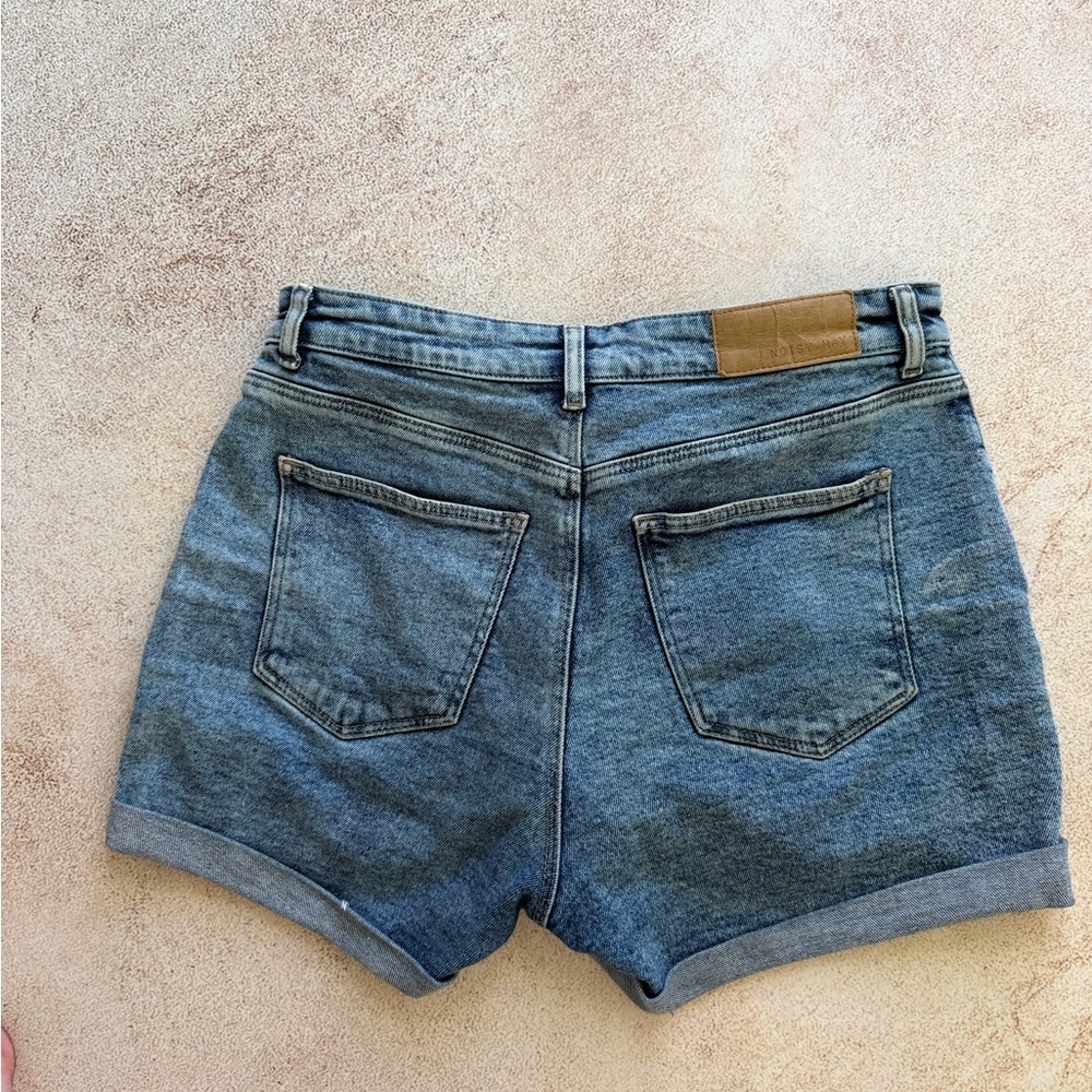 Noisy May Vintage Blue Denim Cuffed High-Rise Shorts - Picture 3 of 4
